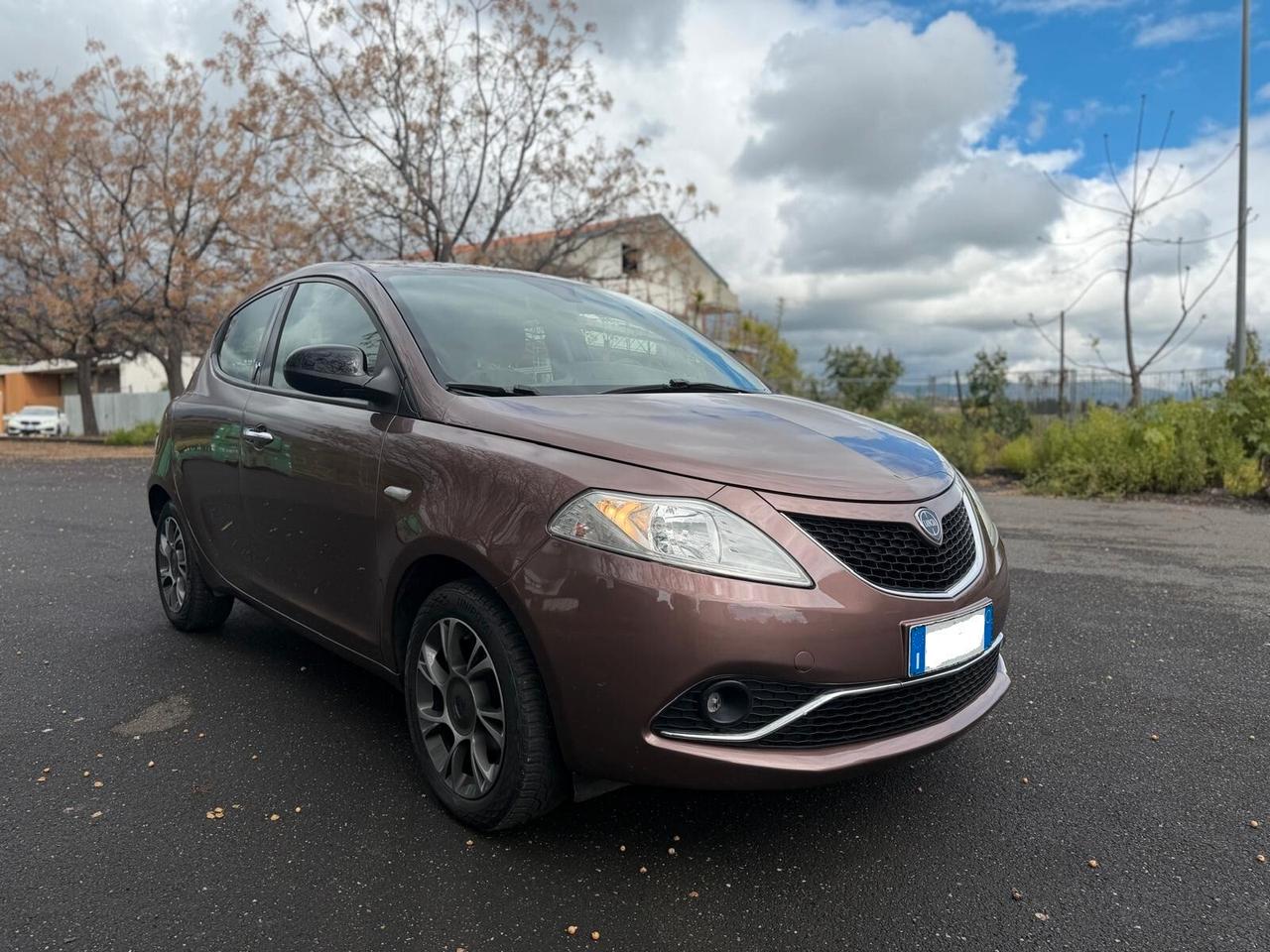 Lancia Ypsilon 1.2 69 CV 5 porte Gold