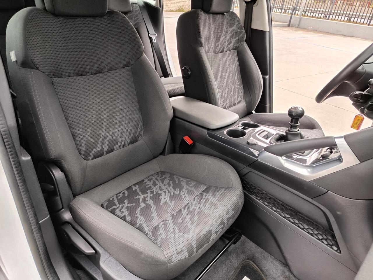 Peugeot 3008 1.6 HDi 115CV Business