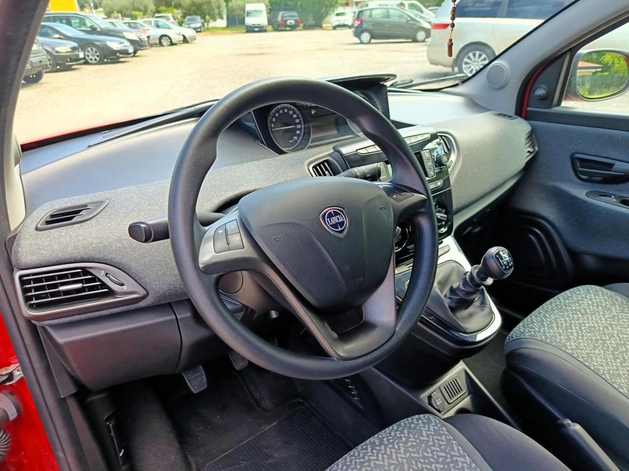 Lancia Ypsilon 1.0 firefly hybrid Ecochic hybrid