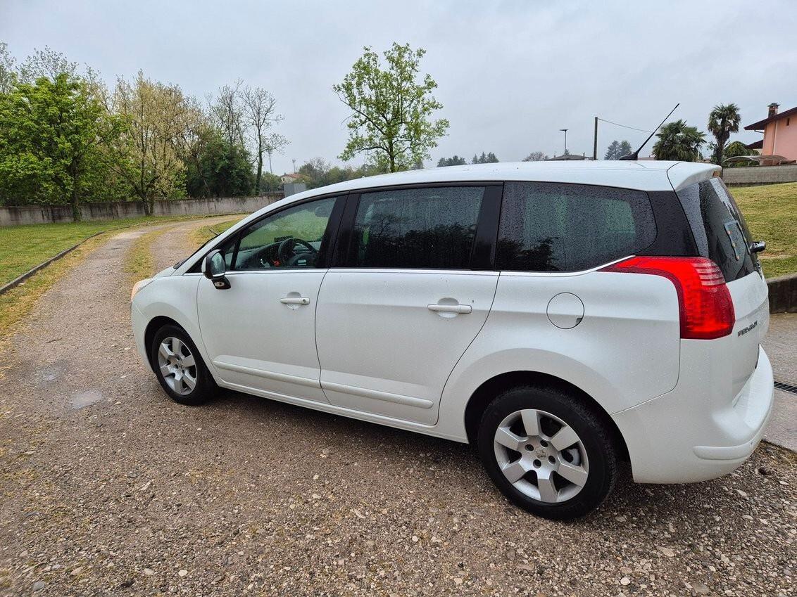 Peugeot 5008 1.6 HDi 112CV Business NAVI 89600 KM!! MY 2013