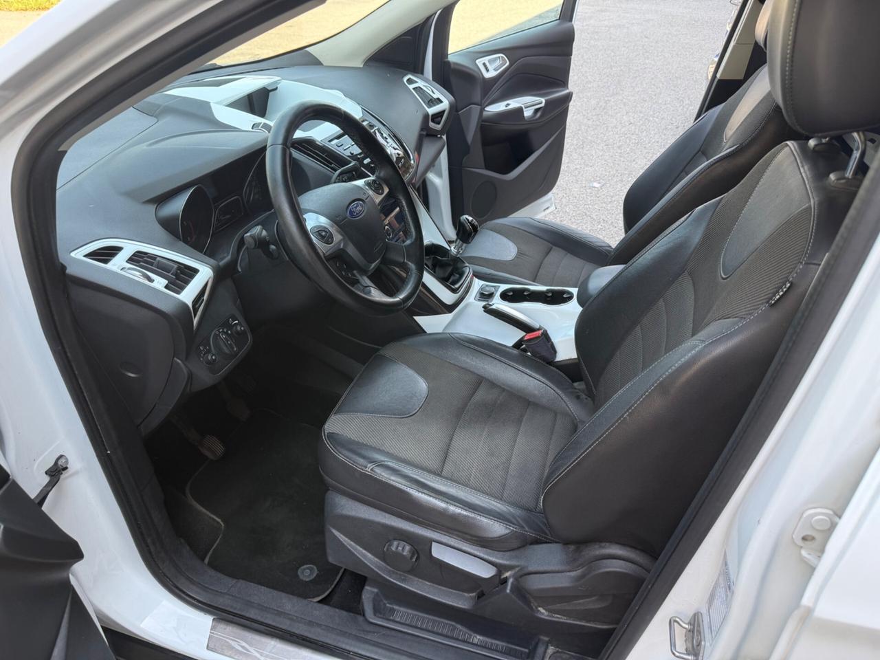 Ford Kuga 2.0 TDCI 140 CV 4WD Titanium