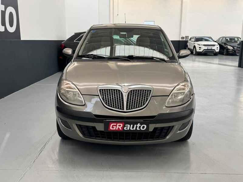 Lancia Ypsilon 1.2 16V Platino