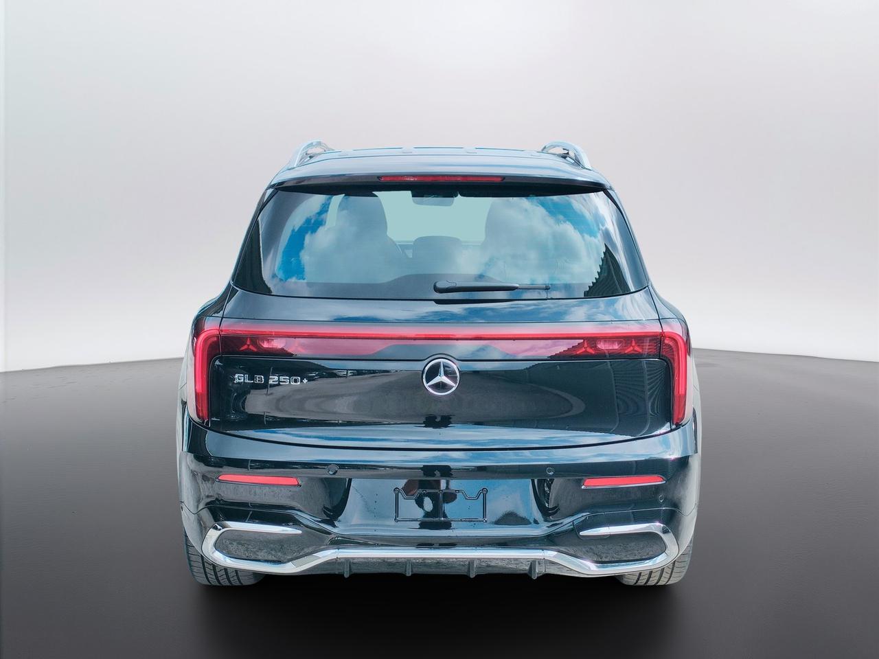 Mercedes-Benz GLB 250+ con tecnologia EQ
