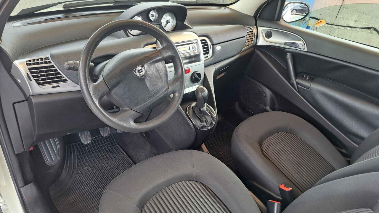 Lancia Ypsilon 1.3 MJT 75 CV
