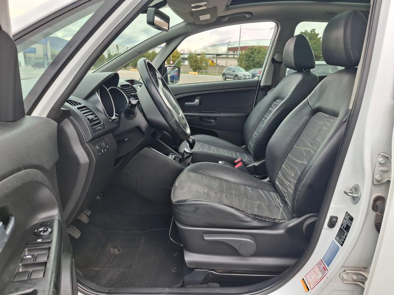 Kia Venga 1.6 CRDi-TETTO PANORAMICO APRIBILE-