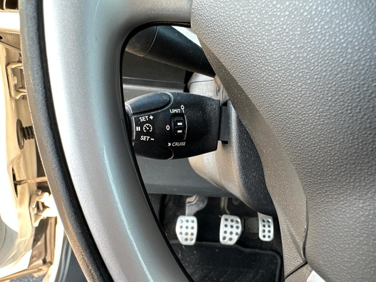 Ds DS3 3 1.2 VTi 82 Just Black