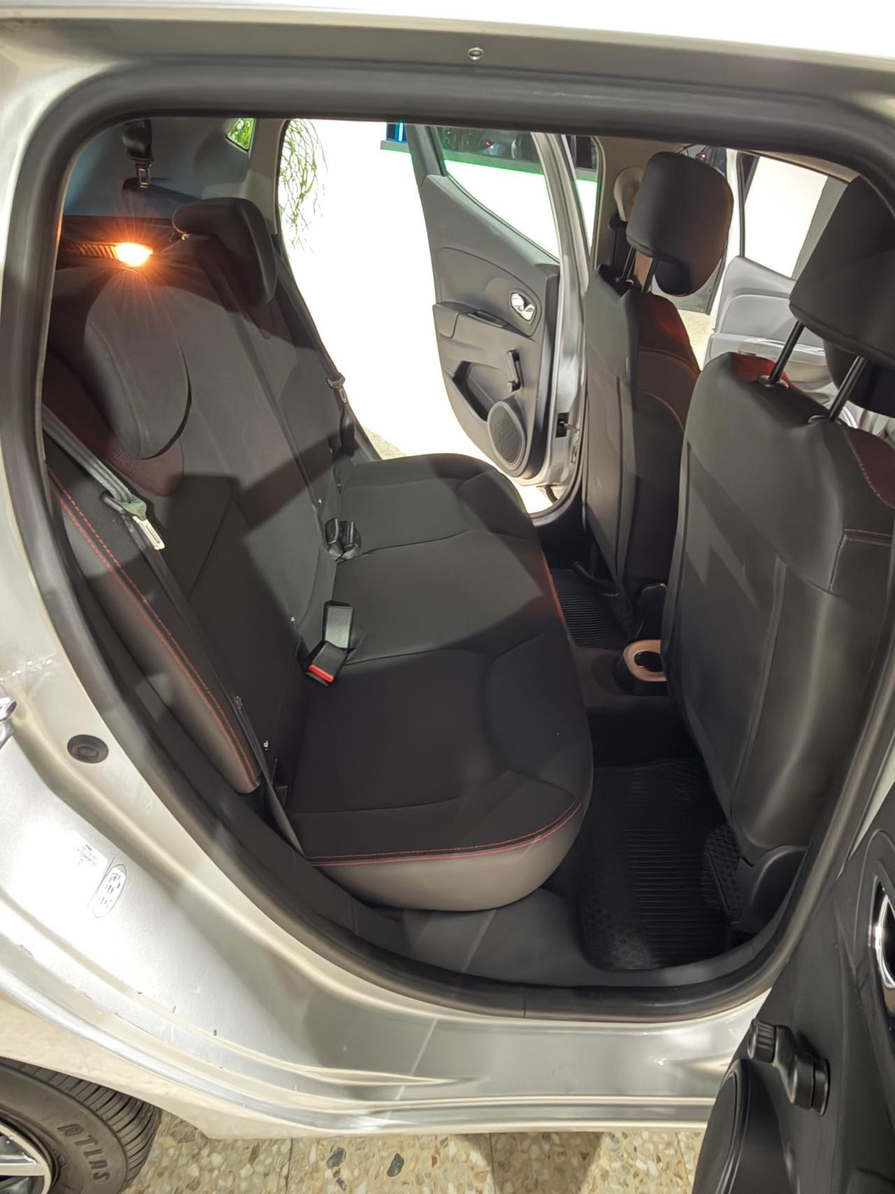 Renault Clio 1.2 75CV 5 porte Neopatentati