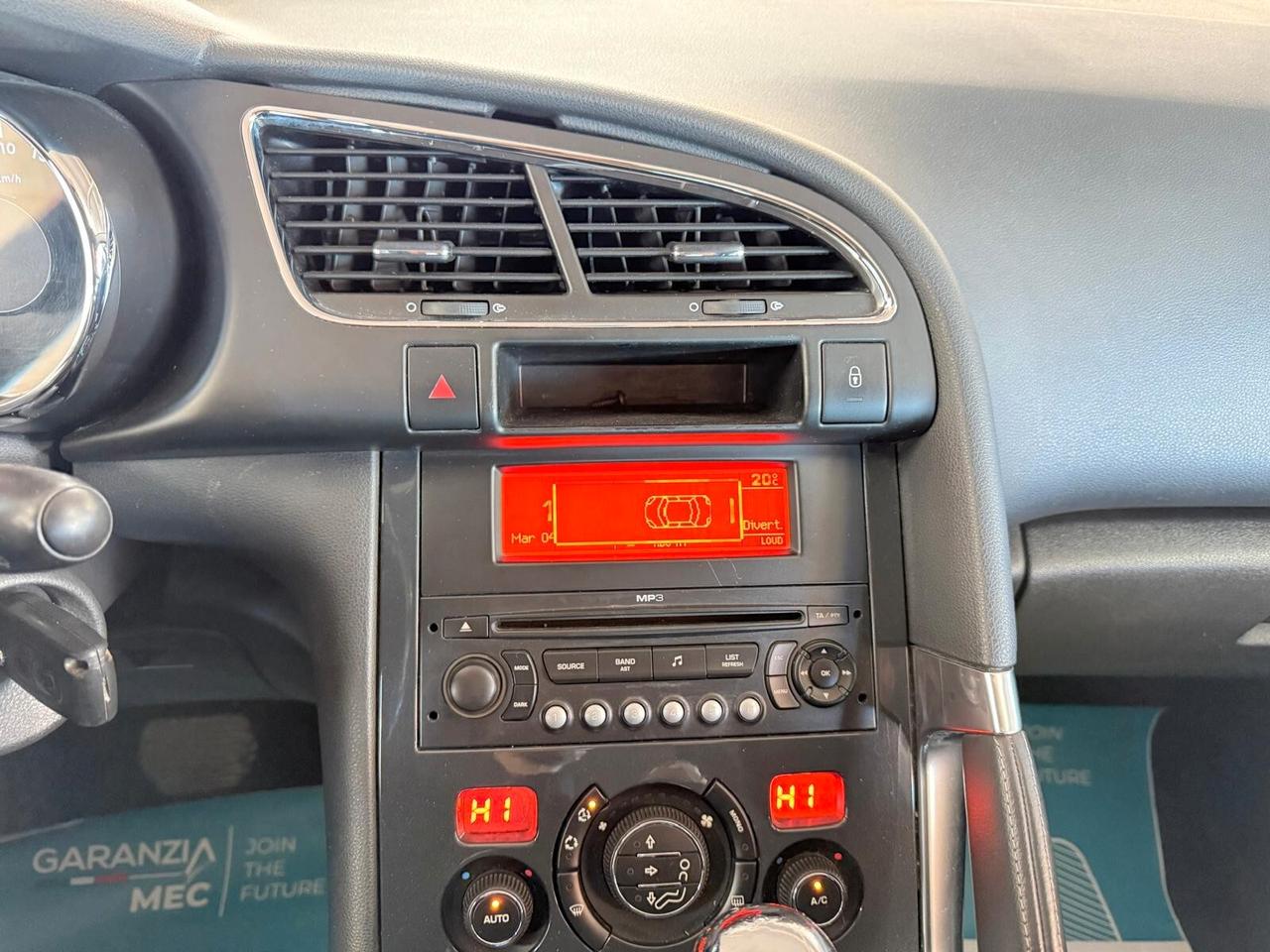 Peugeot 3008 1.6 HDi 110CV cambio robotizzato Premium