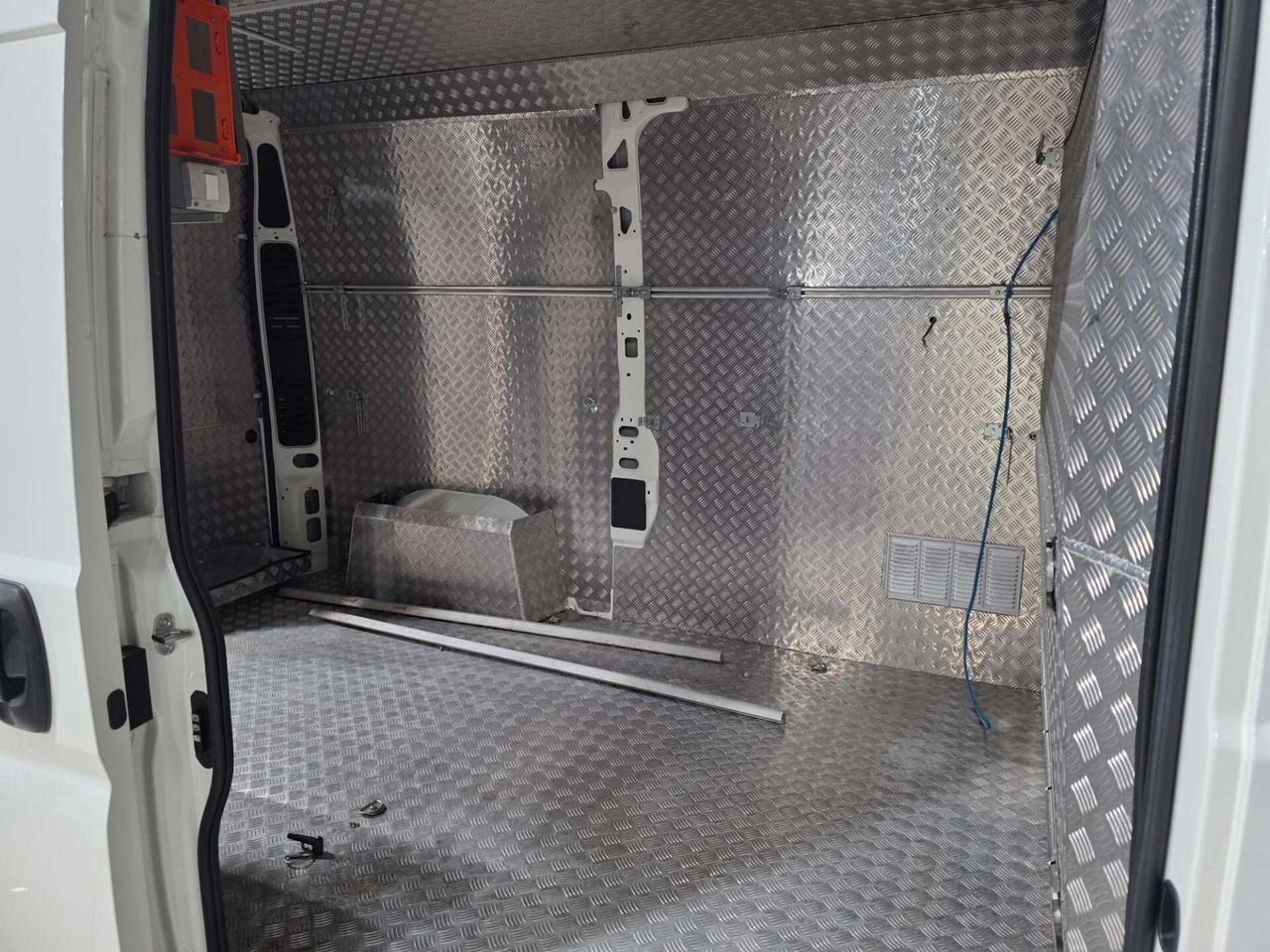 Peugeot Boxer 2.2 140cv BlueHdi SeS 335 L2H2