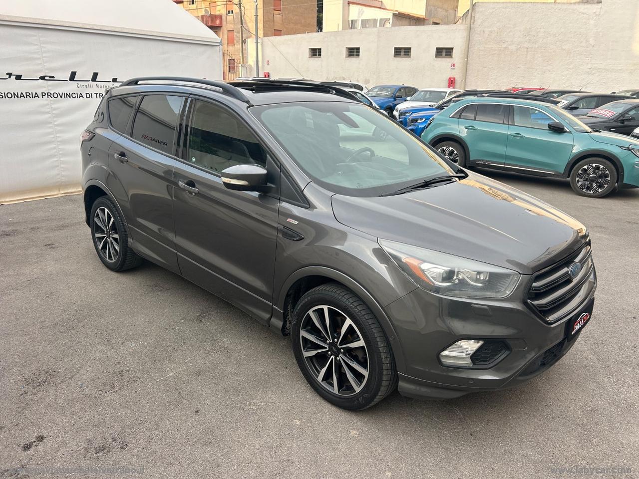 FORD Kuga 2.0 TDCI 150CV S&S 2WD ST-Line Bus.