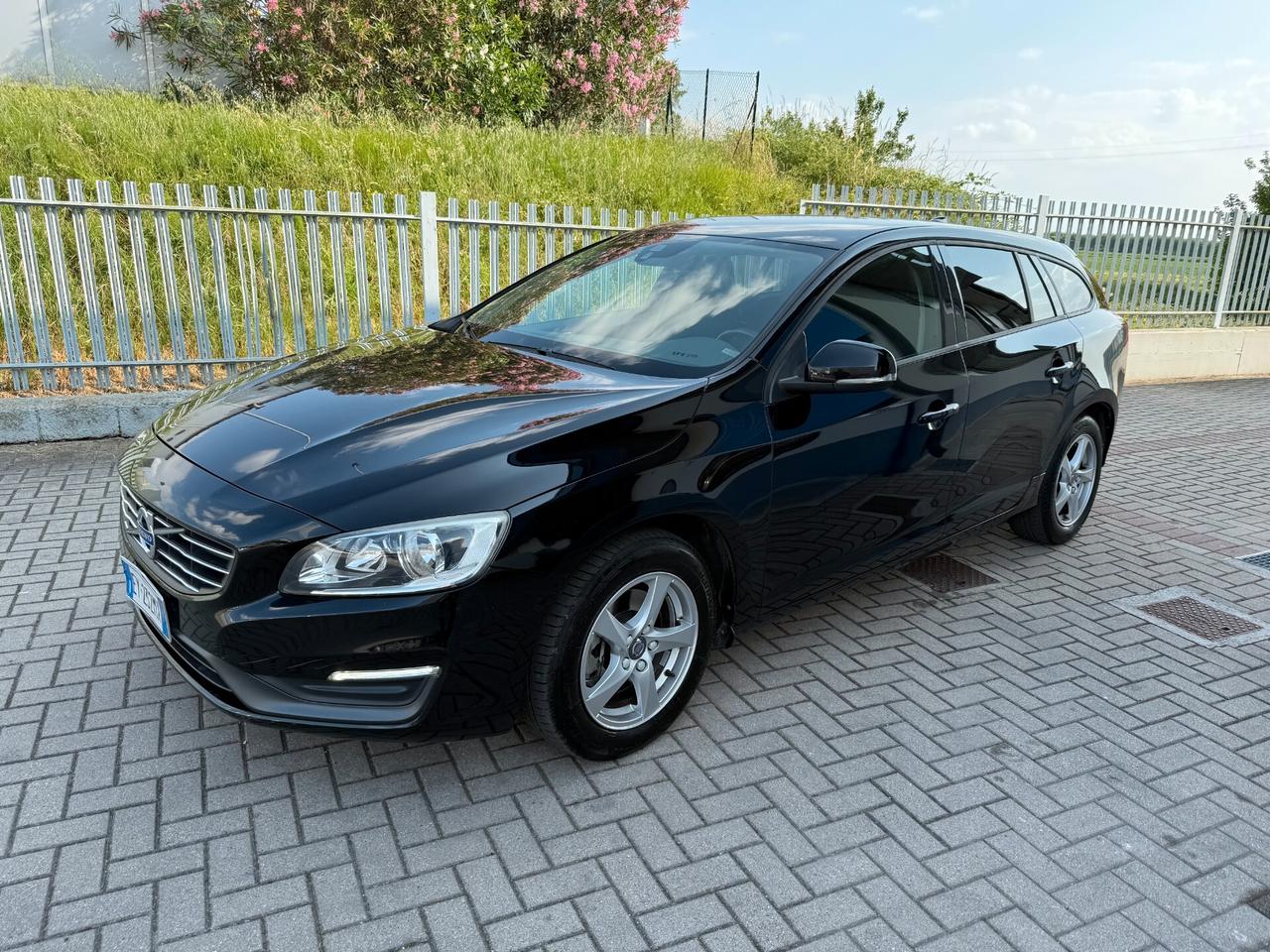 Volvo V60 D2 1.6 Powershift Kinetic