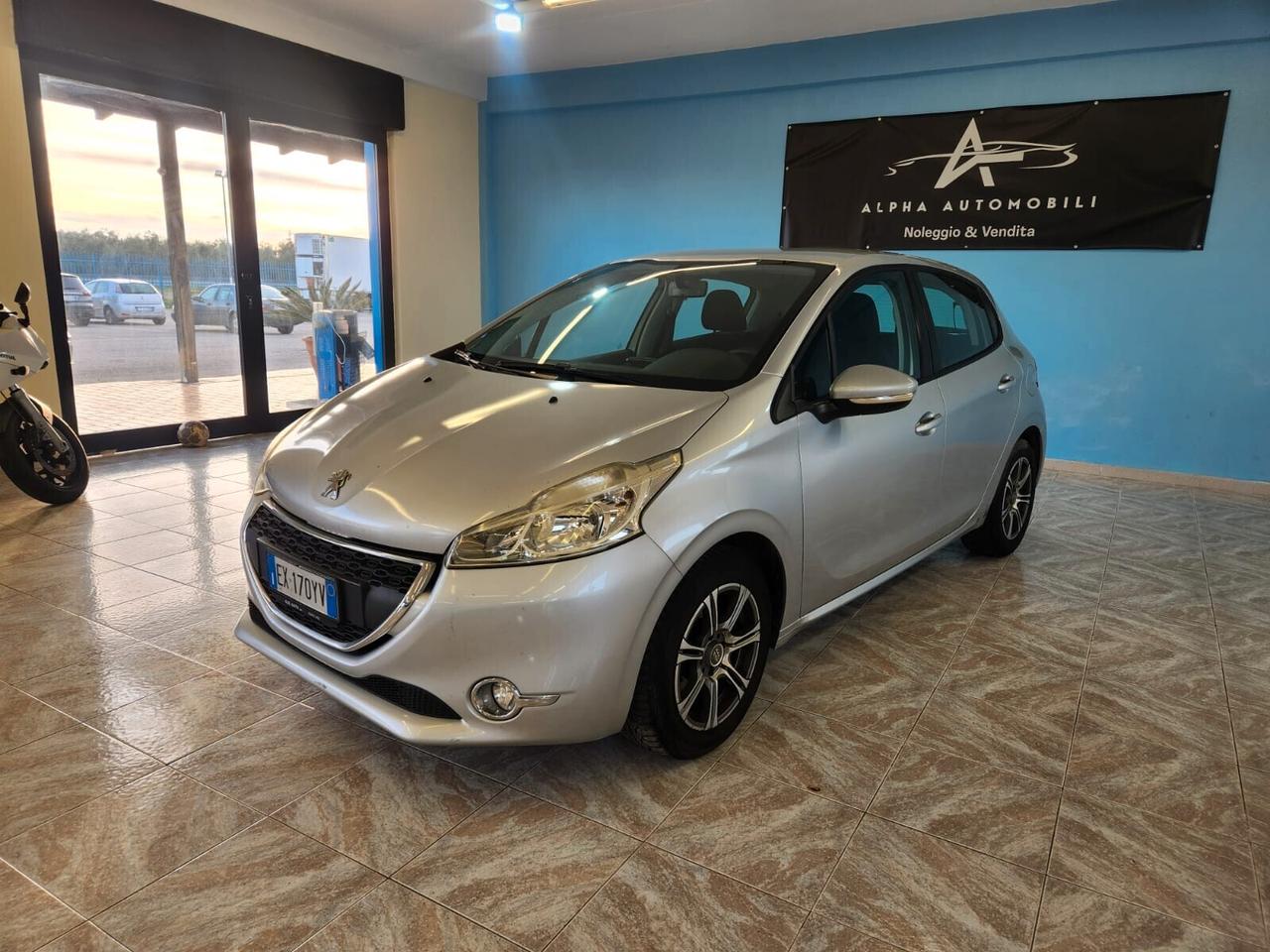 Peugeot 208 1.4 HDi 68 CV 5 porte NAVI