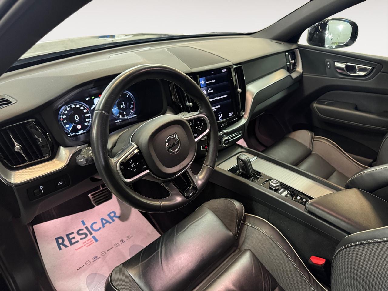 VOLVO XC60 2.0 b4 R-design awd auto