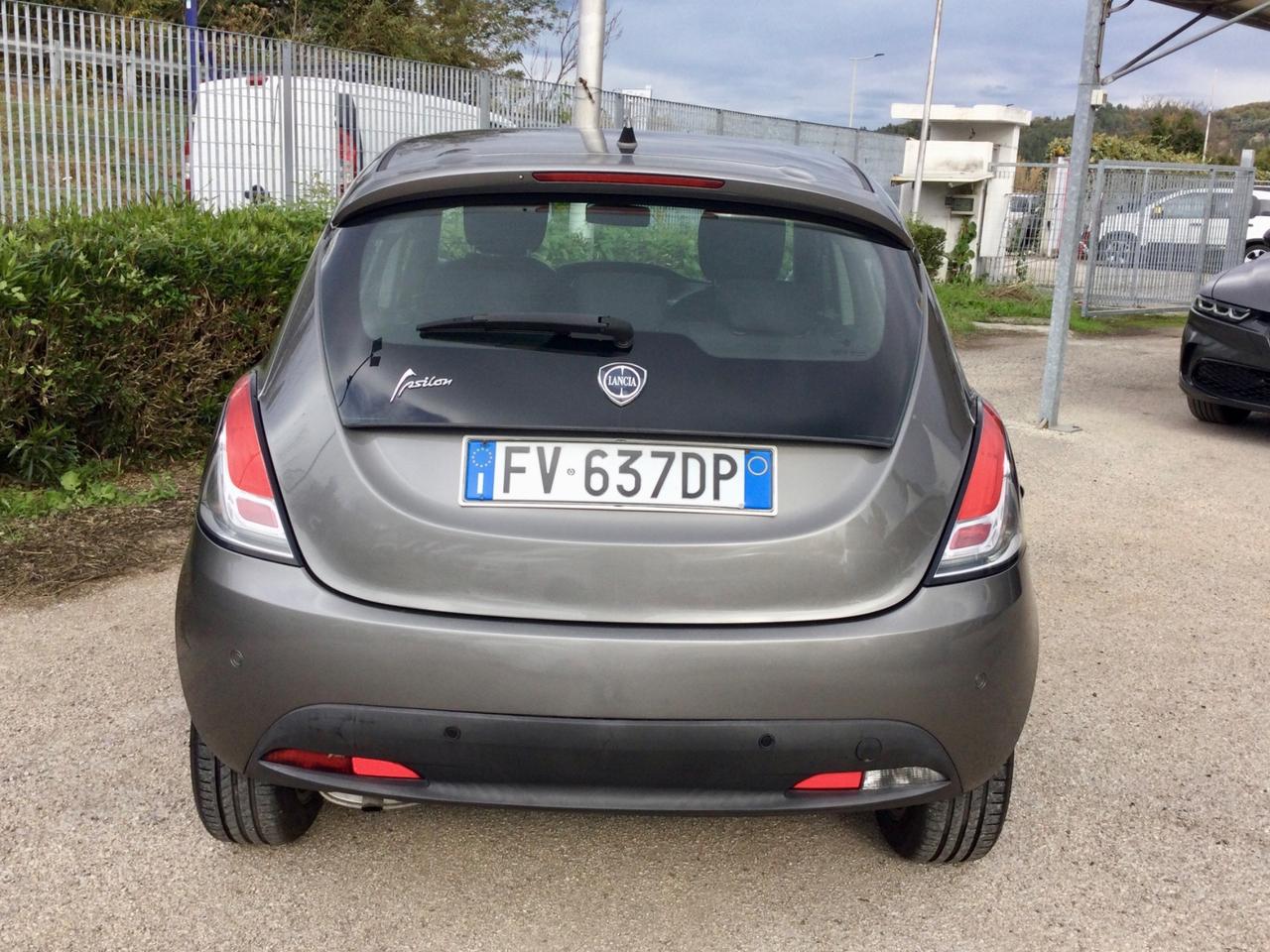 Lancia Ypsilon 1.2 69 CV 5 porte Platinum