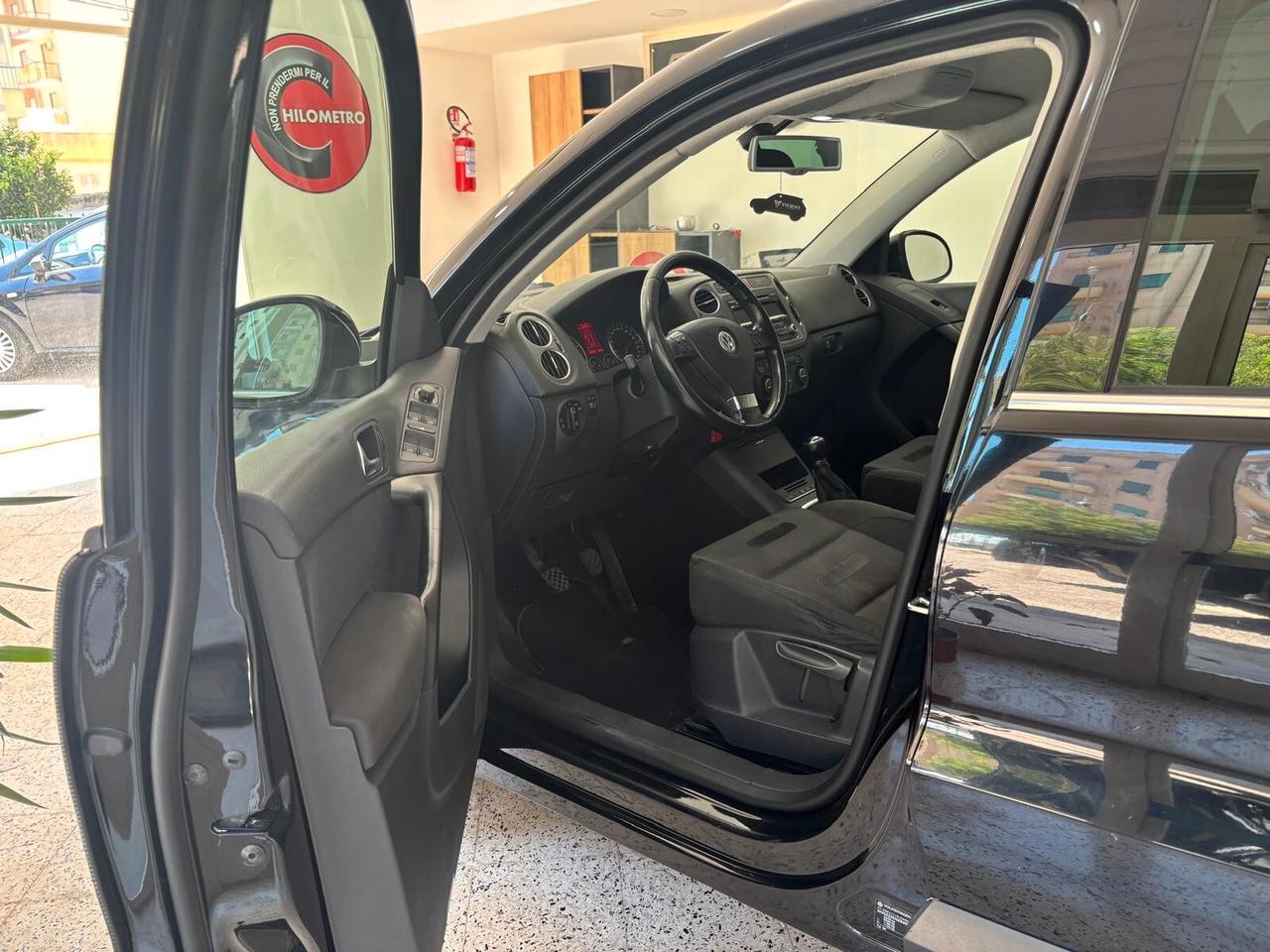 Volkswagen Tiguan 2.0 16V TDI DPF Sport & Style (18°)