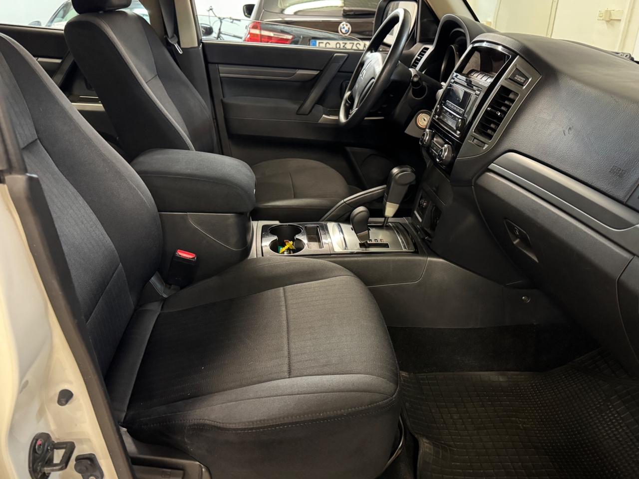 Mitsubishi Pajero 3.2 DI-D 16V aut. 5p. Instyle DPF 7Posti Gancio 4x4