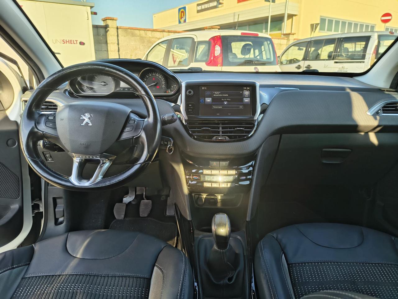 Peugeot 2008 1.2 BENZINA 5 PORTE