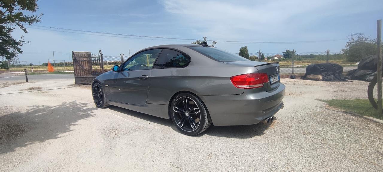 Bmw 330d CAMBIO MANUALE