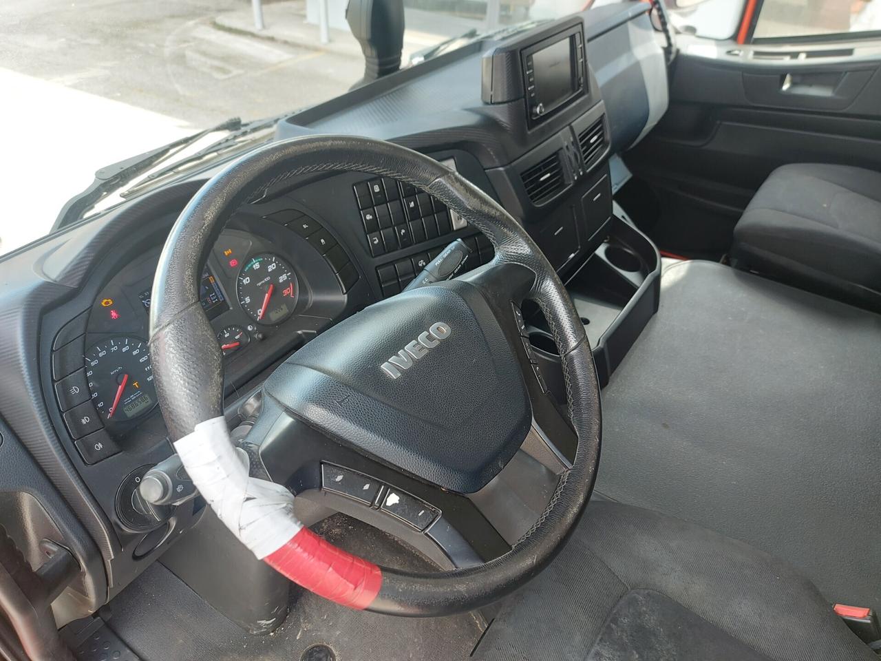 IVECO STRALIS AD190S31FP-CM PIANALE CON RAMPE E VERICELLO DI NUOVA COSTRUZIONE