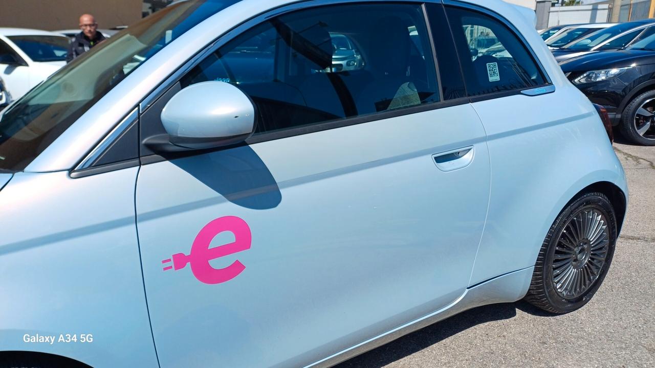 Fiat 500e Berlina 42 kWh Icon " elettrica "