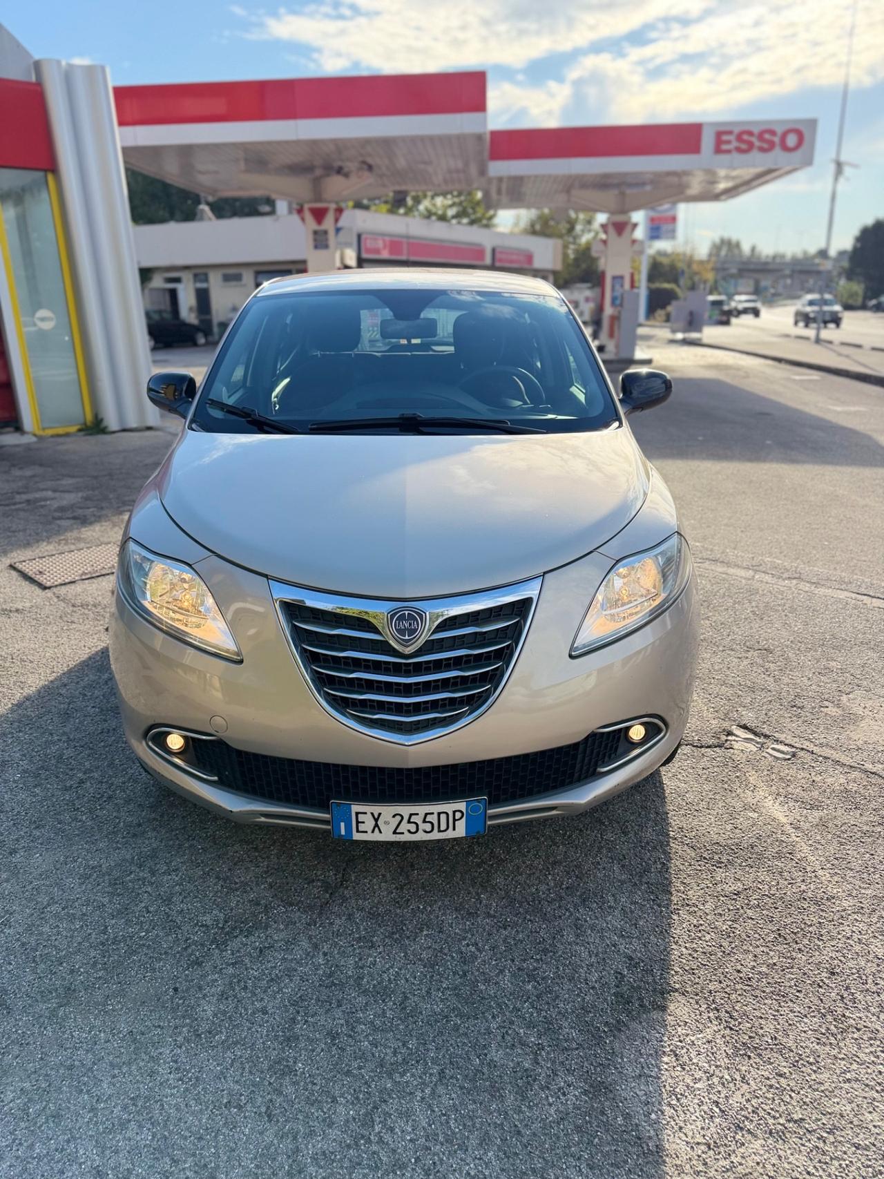 Lancia Ypsilon 900 neopatentati pronto uso garanzia