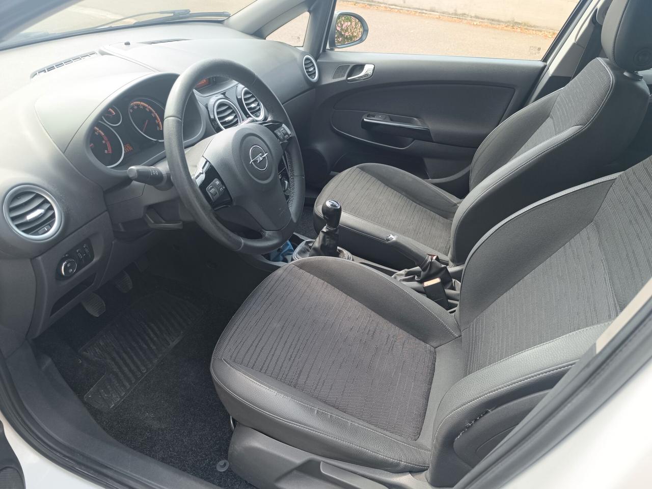 Opel Corsa 1.2 5 porte GPL del 14 NEOPATENTATI