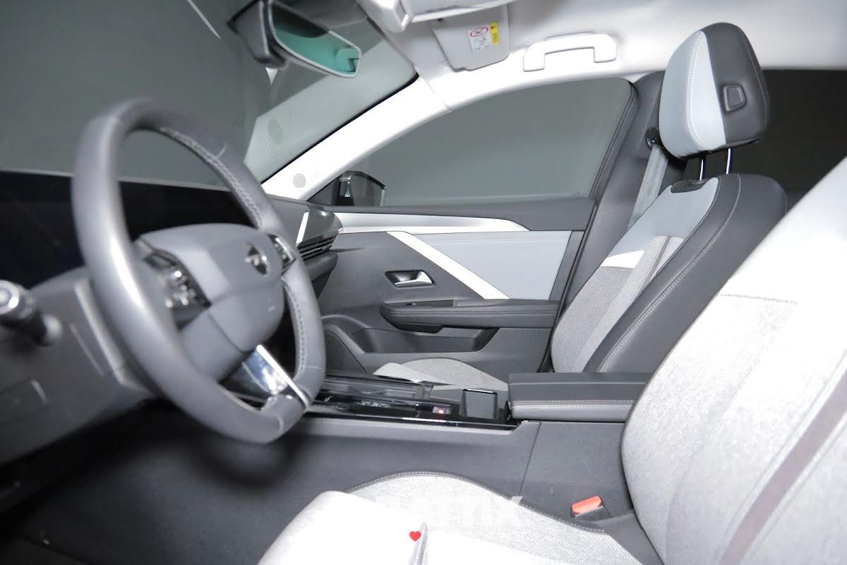 Opel Astra 1.2 130CV GS AT8