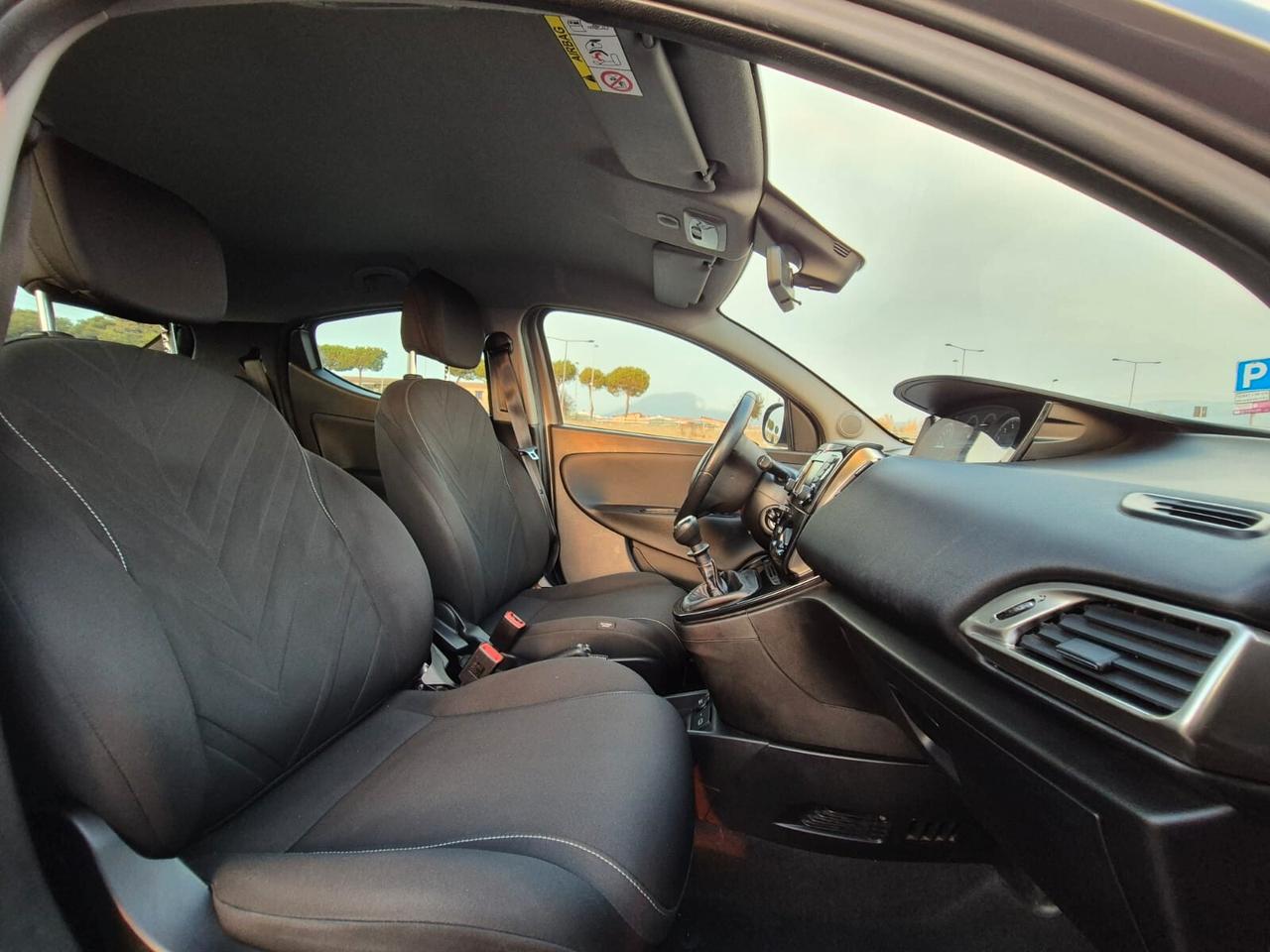 Lancia Ypsilon 1.0 FireFly 5 porte S&S Hybrid Ecochic Gold