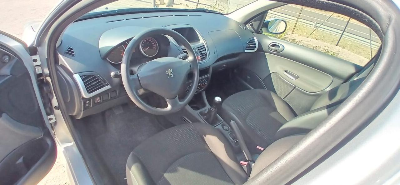 Peugeot 206 1.1 5p. Trendy - 2011 40.000km