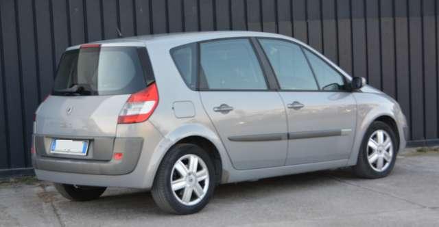 Renault Scenic 1.5 dCi 100cv (74kW) * POCHI KM *