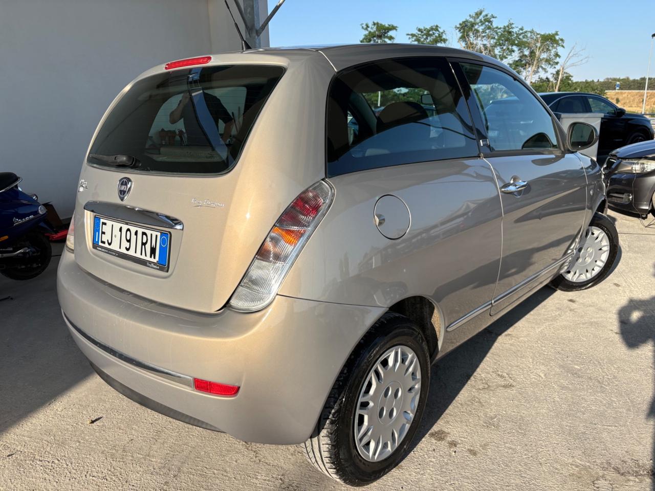 Lancia Ypsilon 1.2 69 CV Unyca