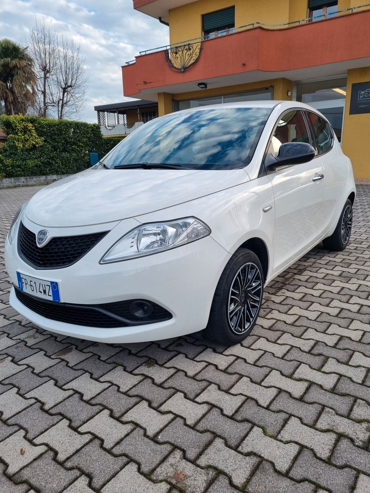 Lancia Ypsilon 1.2 69 CV 5 porte Gold