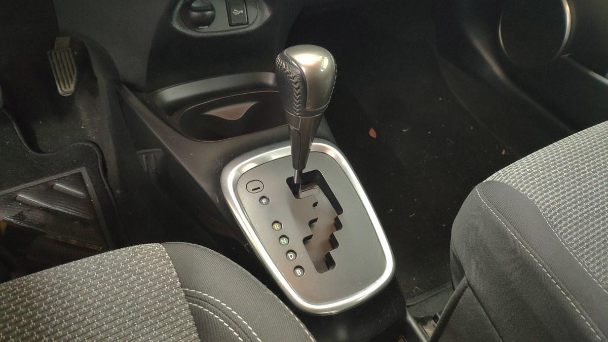 TOYOTA Yaris SOLO PER COMMERCIANTI AUTO SENZA GARANZIA