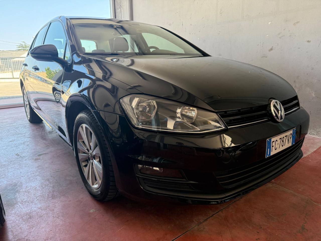 Solo da QUALITYCARS PESCARA Volkswagen Golf 1.6 TDI 110 CV 5p. Comfortline BlueMotion Tchnology mantenuta in buone condizioni, pronta all’uso! Auto da veri internditori!!!!!!
