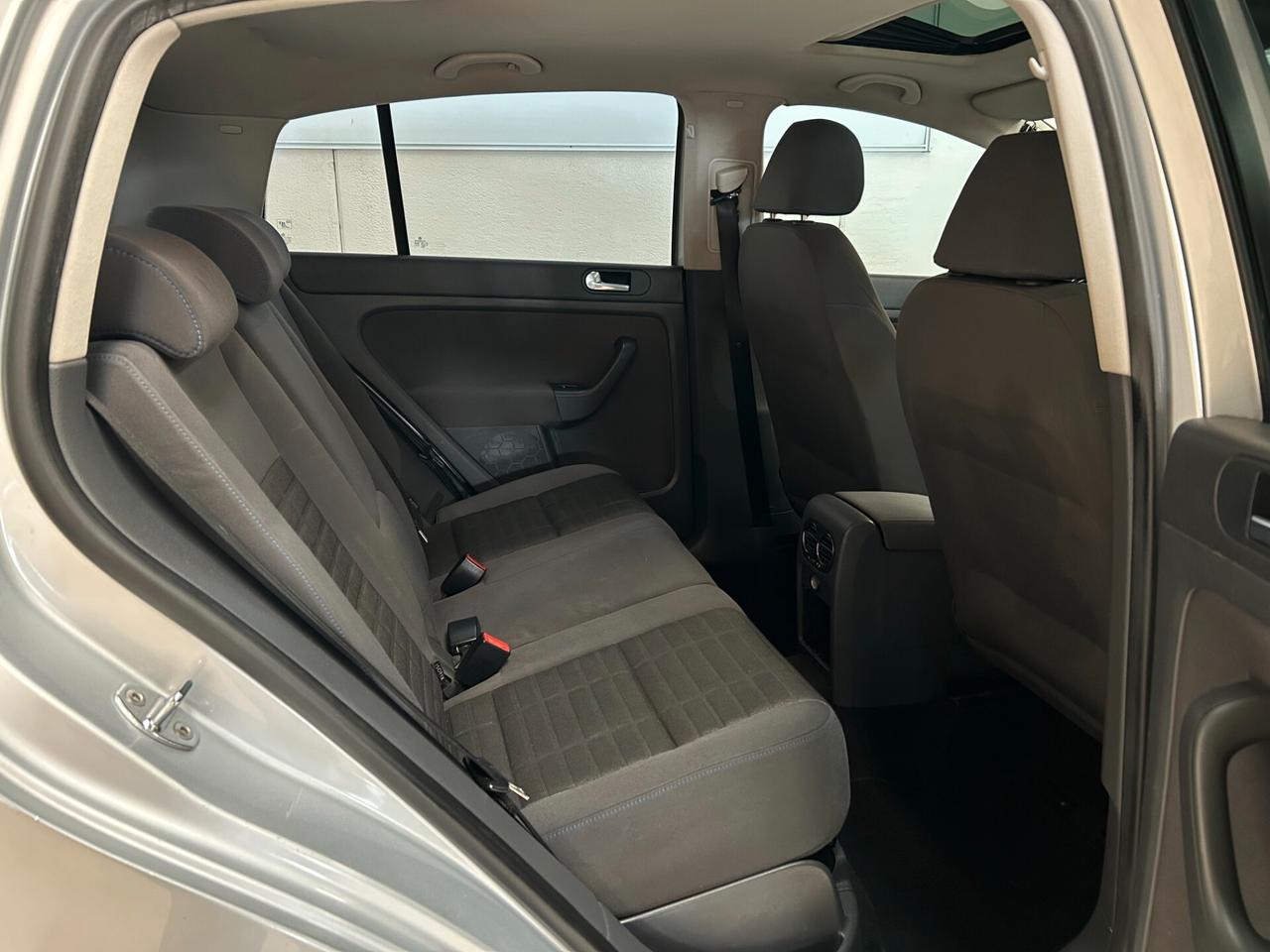 Volkswagen Golf Plus Comfortline 1.6-Ok Neopatent-Dettagli in Bio