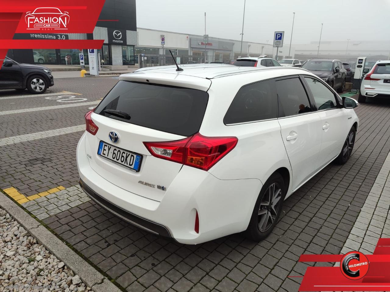 TOYOTA Auris TS 1.8 Hybrid Lounge