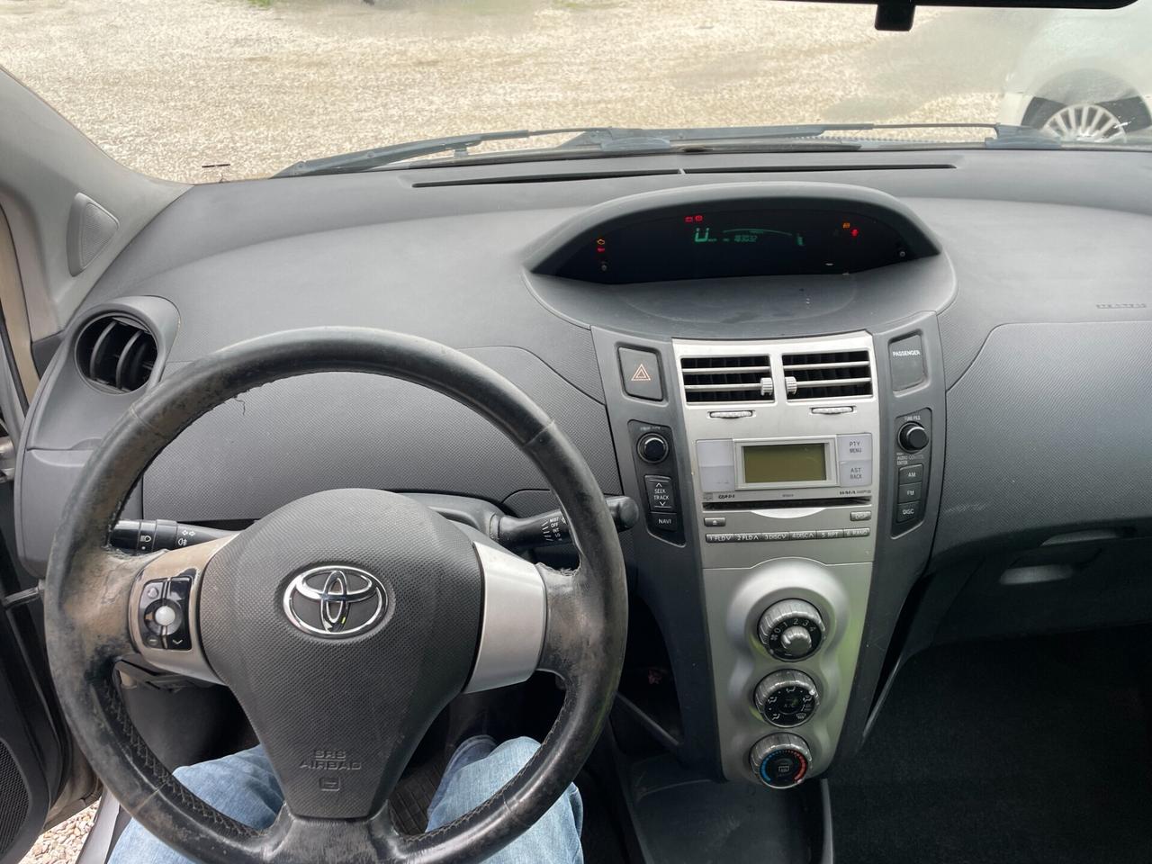 Toyota Yaris 1.0 5 porte Sol