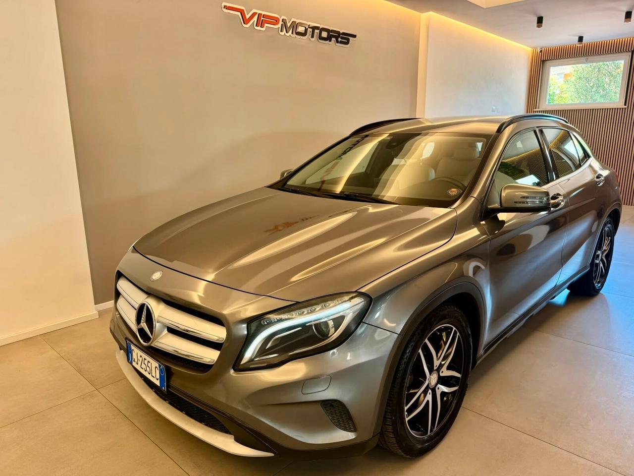 MERCEDES GLA 200 D PREMIUM FULL OPTIONAL RESTYLING