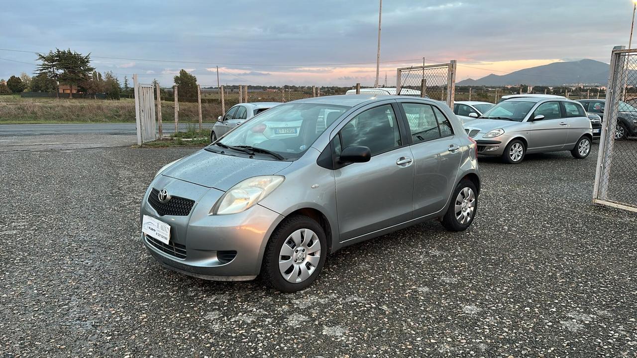 Toyota Yaris 1.0 benzina 5 porte