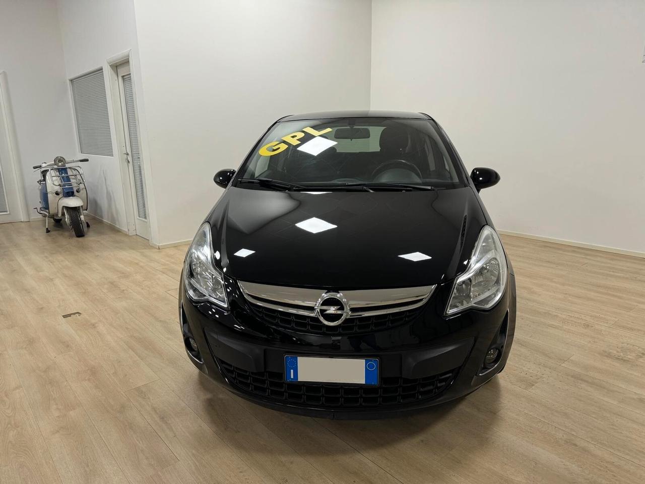 Opel Corsa 1.2 85CV 5 porte GPL