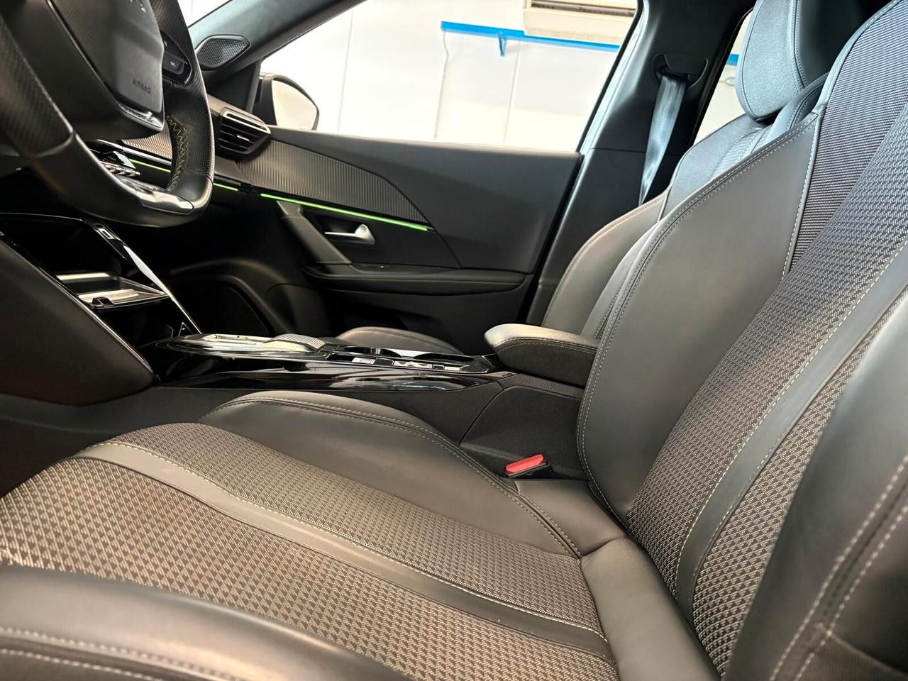 Peugeot 2008 GT motore elettrico 136 CV SPOTICAR