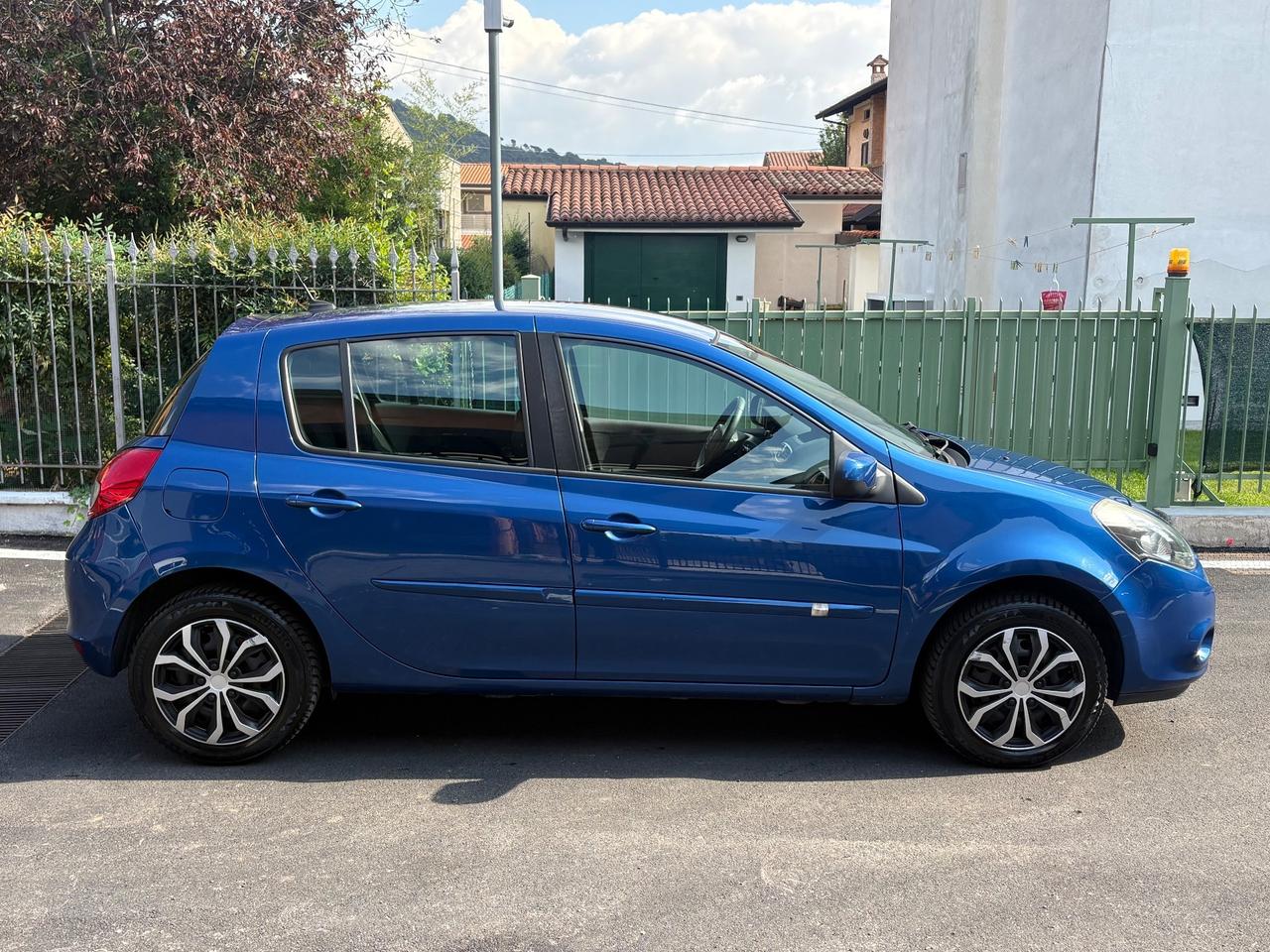 Renault Clio 1.2 16V 5 porte Luxe NEOPATENTATI