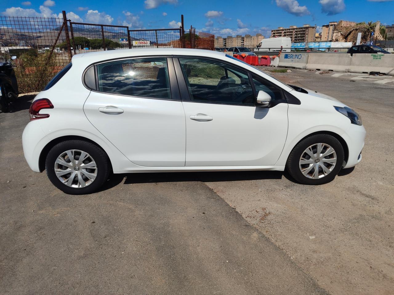 Peugeot 208 BlueHDi 75 5 porte Allure