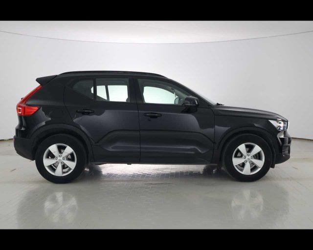 VOLVO XC40 T2 Momentum Core