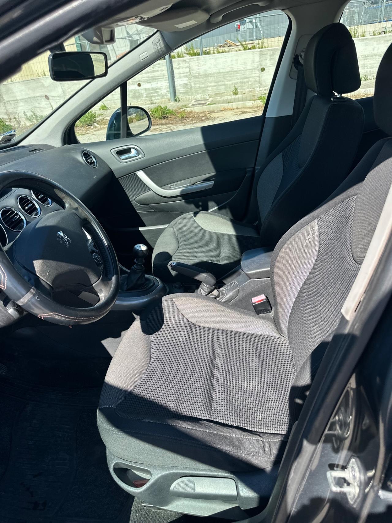 Peugeot 308 1.6 HDi 110CV 5p. Tecno (6 Marce)