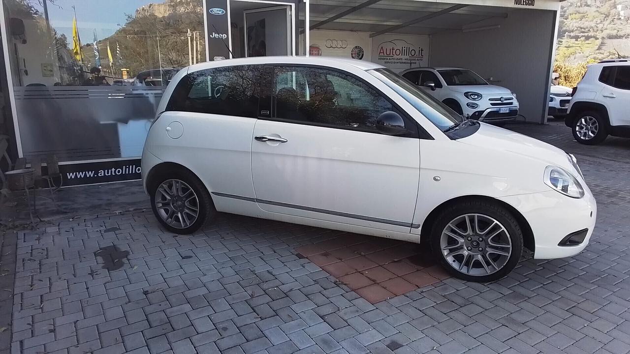 Lancia Ypsilon 1.2 69 CV Unyca