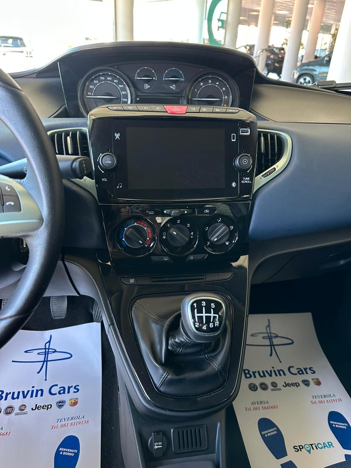 Lancia Ypsilon 1.0 FireFly 5 porte S&S Hybrid Platino