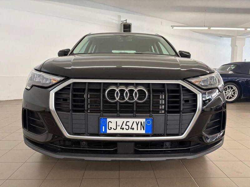 Audi Q3 45TFSI e Stronic Business