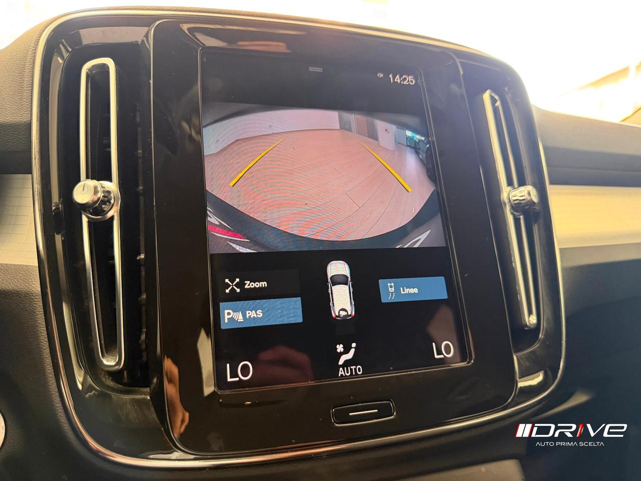 VOLVO XC40 (2017-->) XC40 T2 Momentum