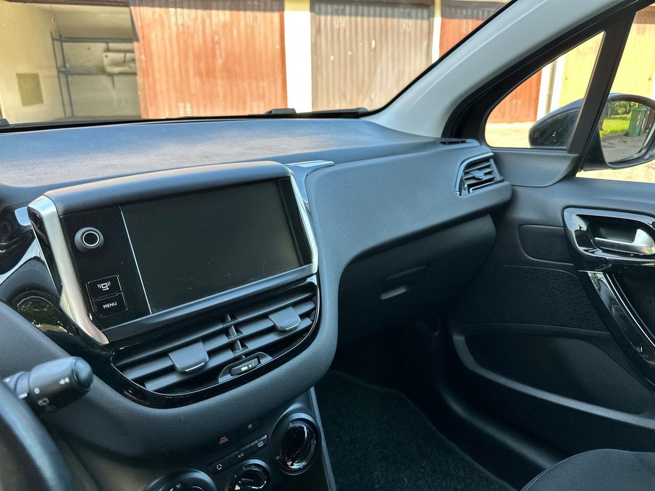 Peugeot 208 Allure 1.4 95 VTI #6873